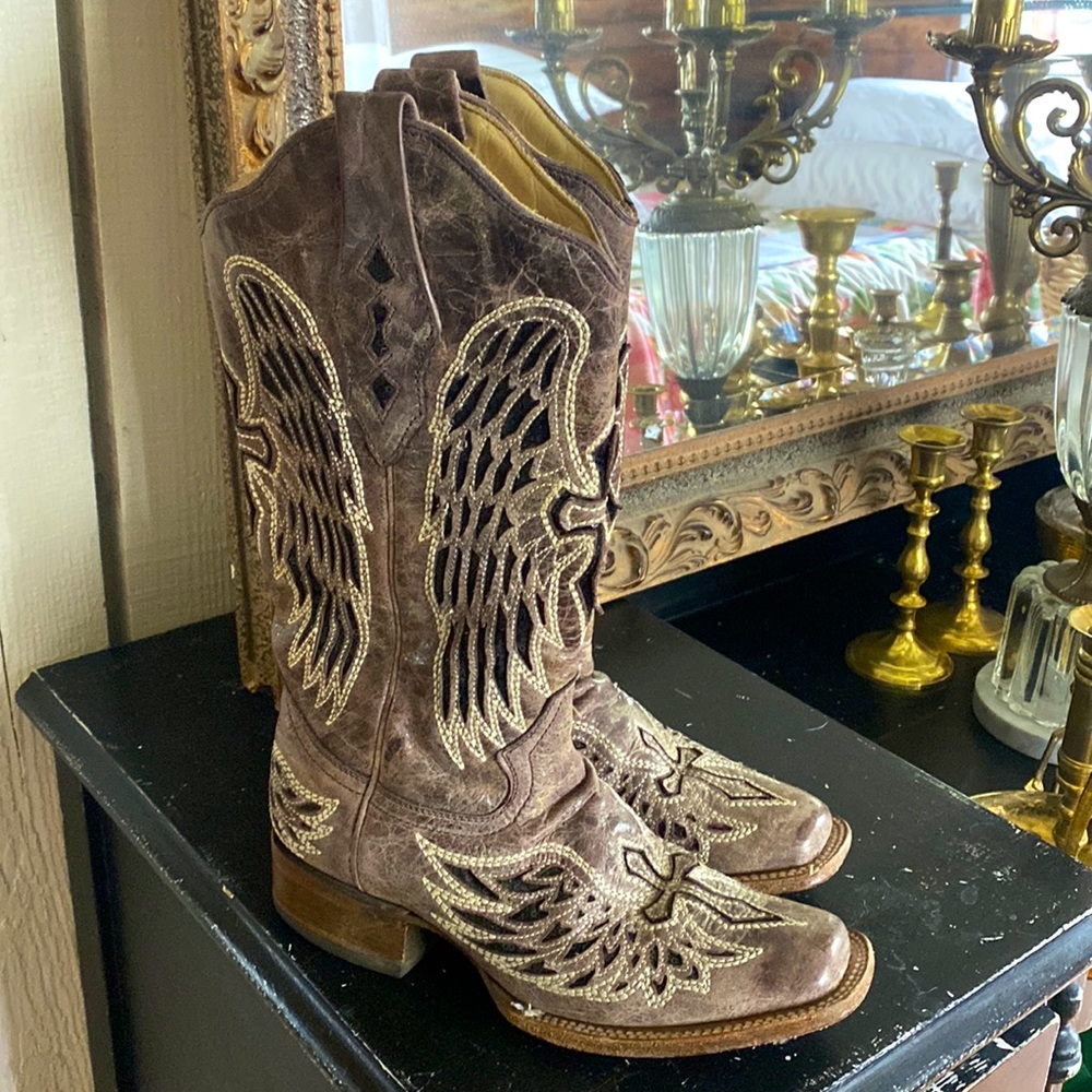 Used angel wings and cross Corral cowgirl cowboy boots